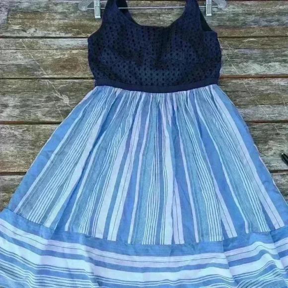 Ann Taylor twirly skirt navy and striped dress size 0 - Picture 3 of 6